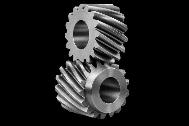 Crossed helical screw gears without long axles